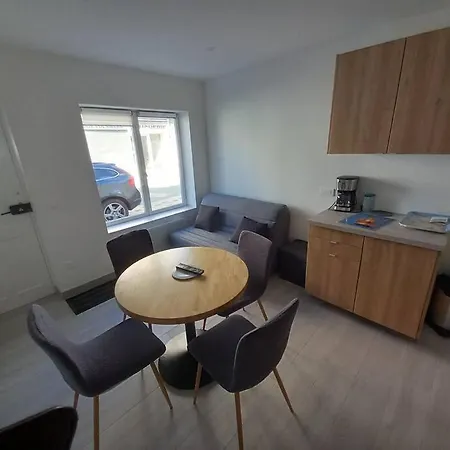 Plain-pied 2 Personnes 150 M De La *